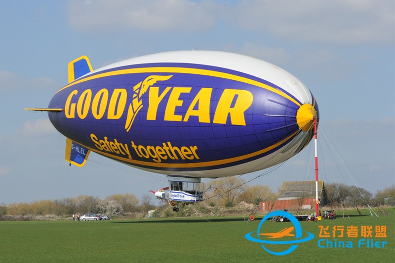 goodyear-blimp-13